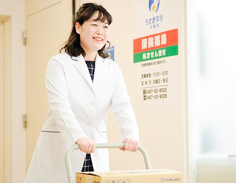 在宅へお薬を届ける様子